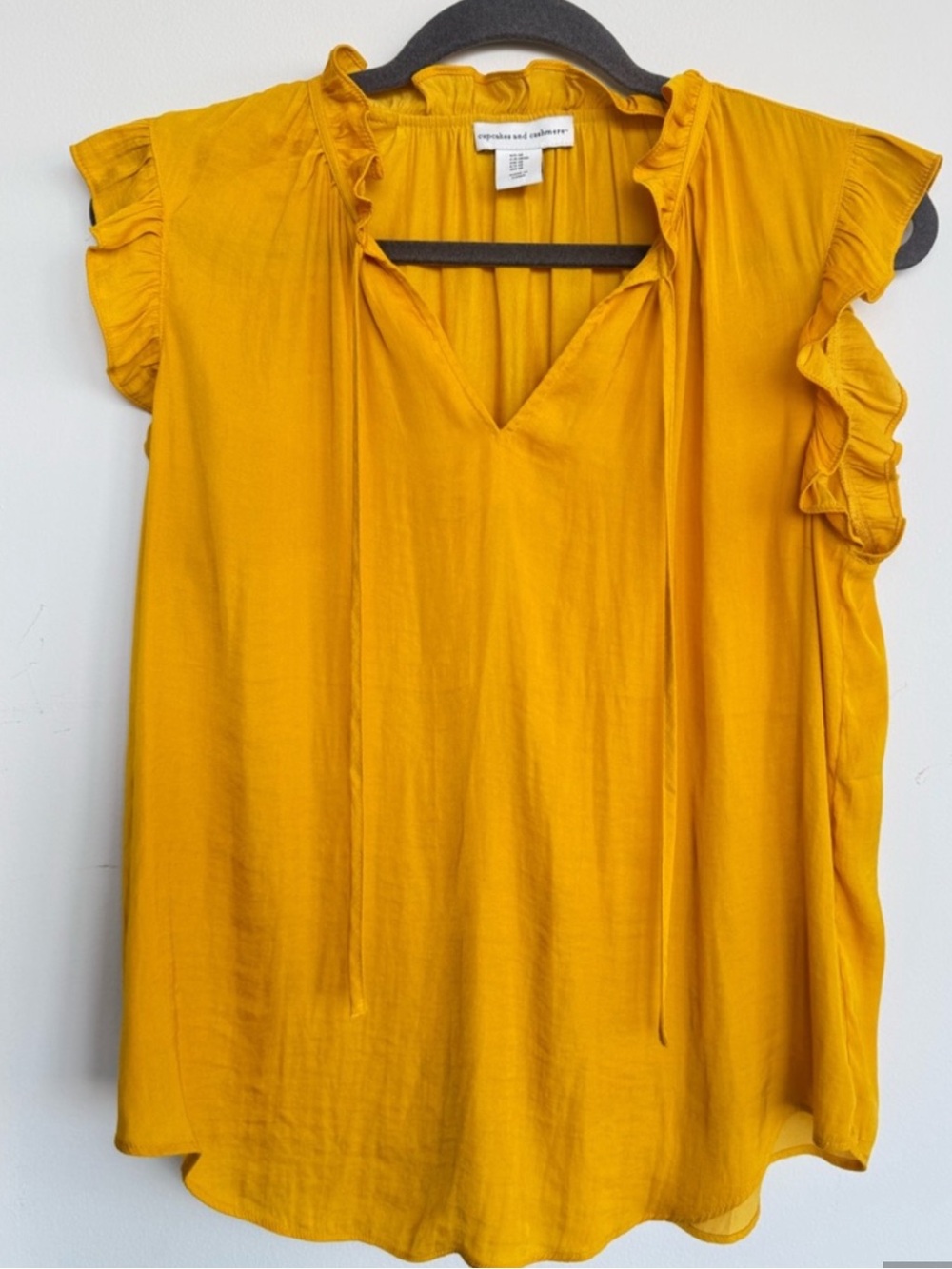 Cupcakes and Cashmere Yellow Ruffle Cap Sleeve Blouse Size Medium
